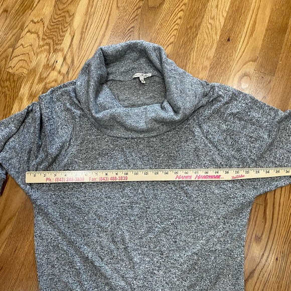 Express. Medium. Cowl neck sweater - Picture 8 of 10